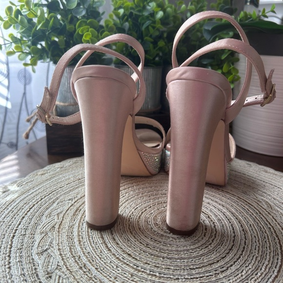 Betsy Johnson Allie Elegant beige rhinestone satin Heeled Sandals sz 6.5 - Picture 3 of 5